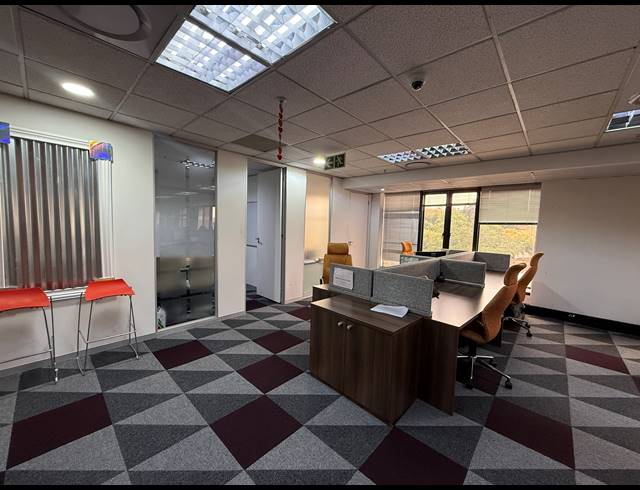 5,634M² OFFICE TO LET IN ROSEBANK